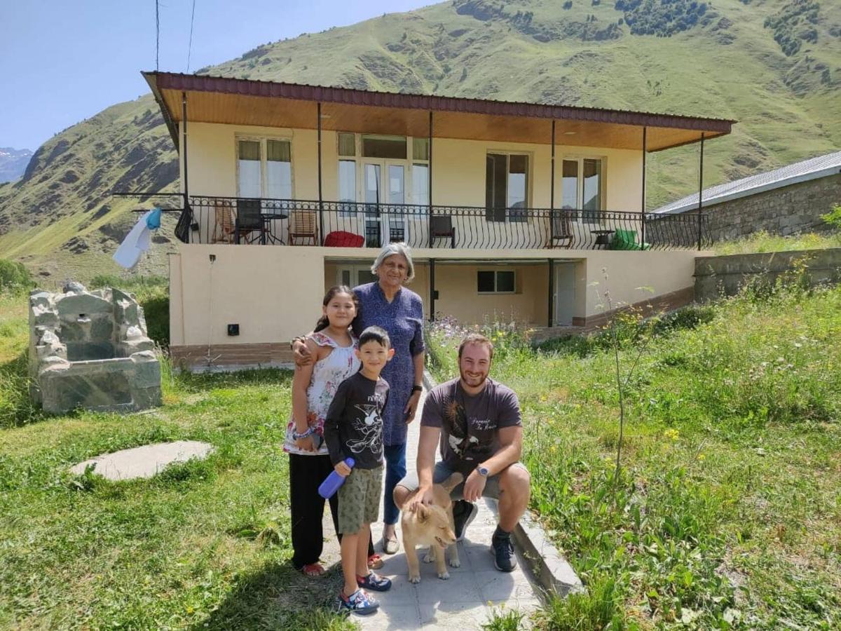 Cozy Hotel Kazbegi Exterior foto